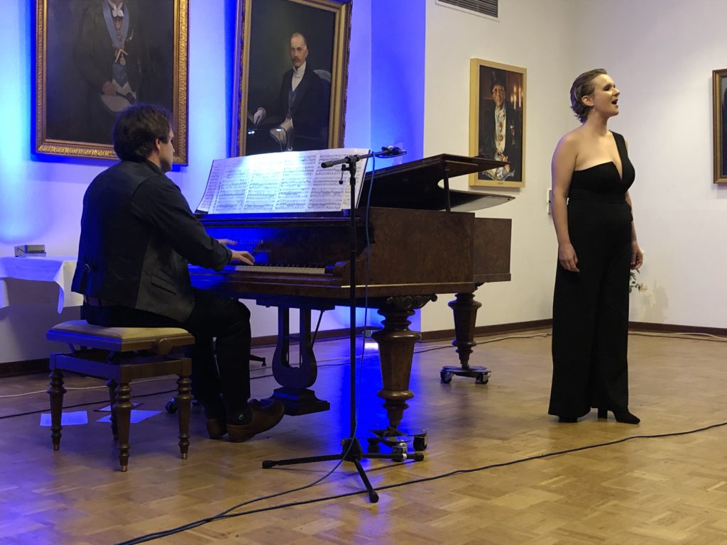 A Duo FunG concert: Anke Cordes singing, Bent Duddek at the piano