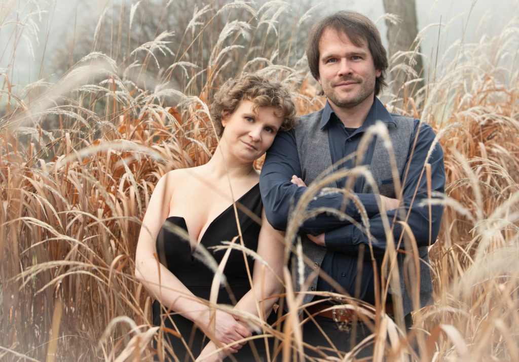 Anke Cordes and Bent Duddek in tall grass – programme All of Moni